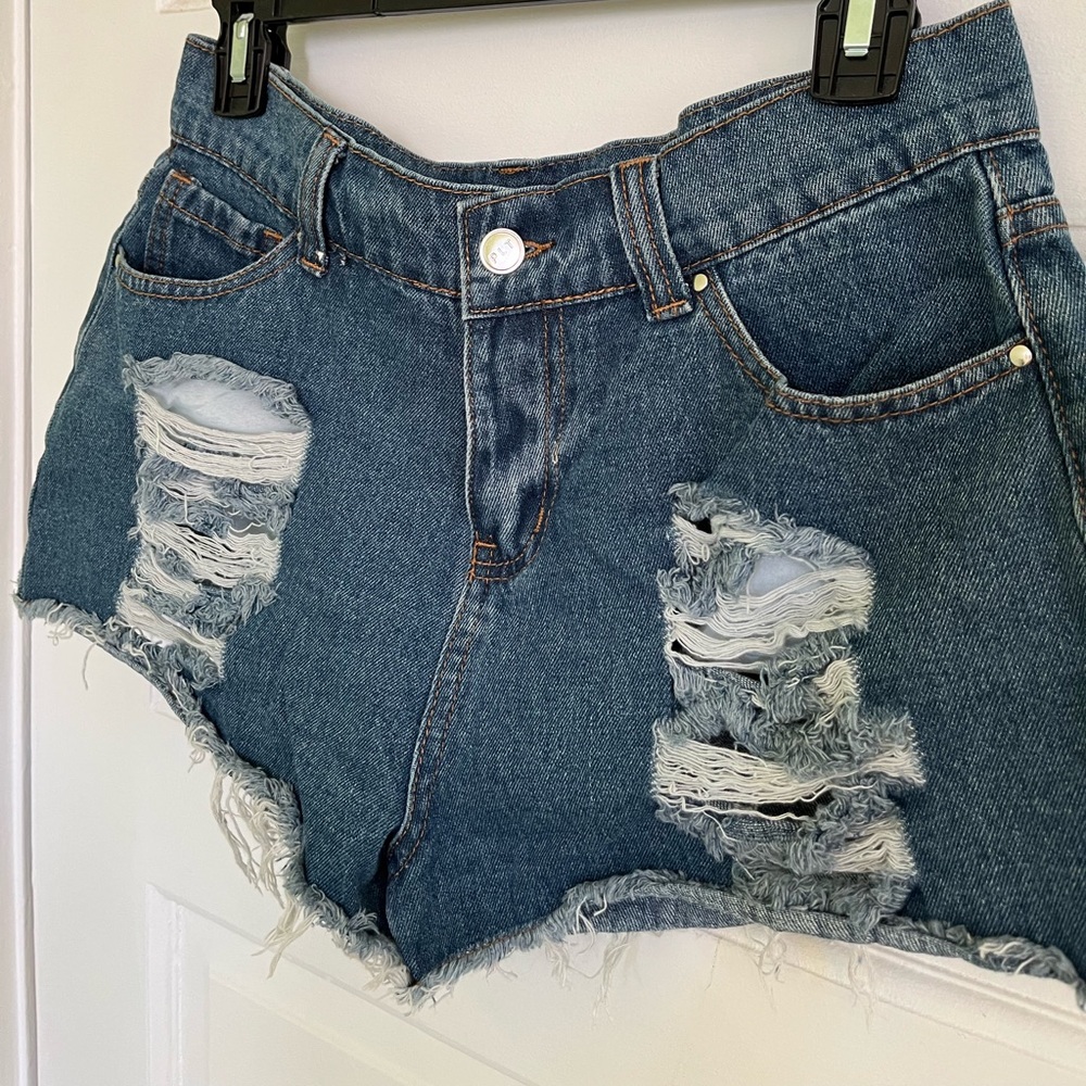 PrettyLittleThing Mid Vintage Ripped Jean Shorts - Size US 6